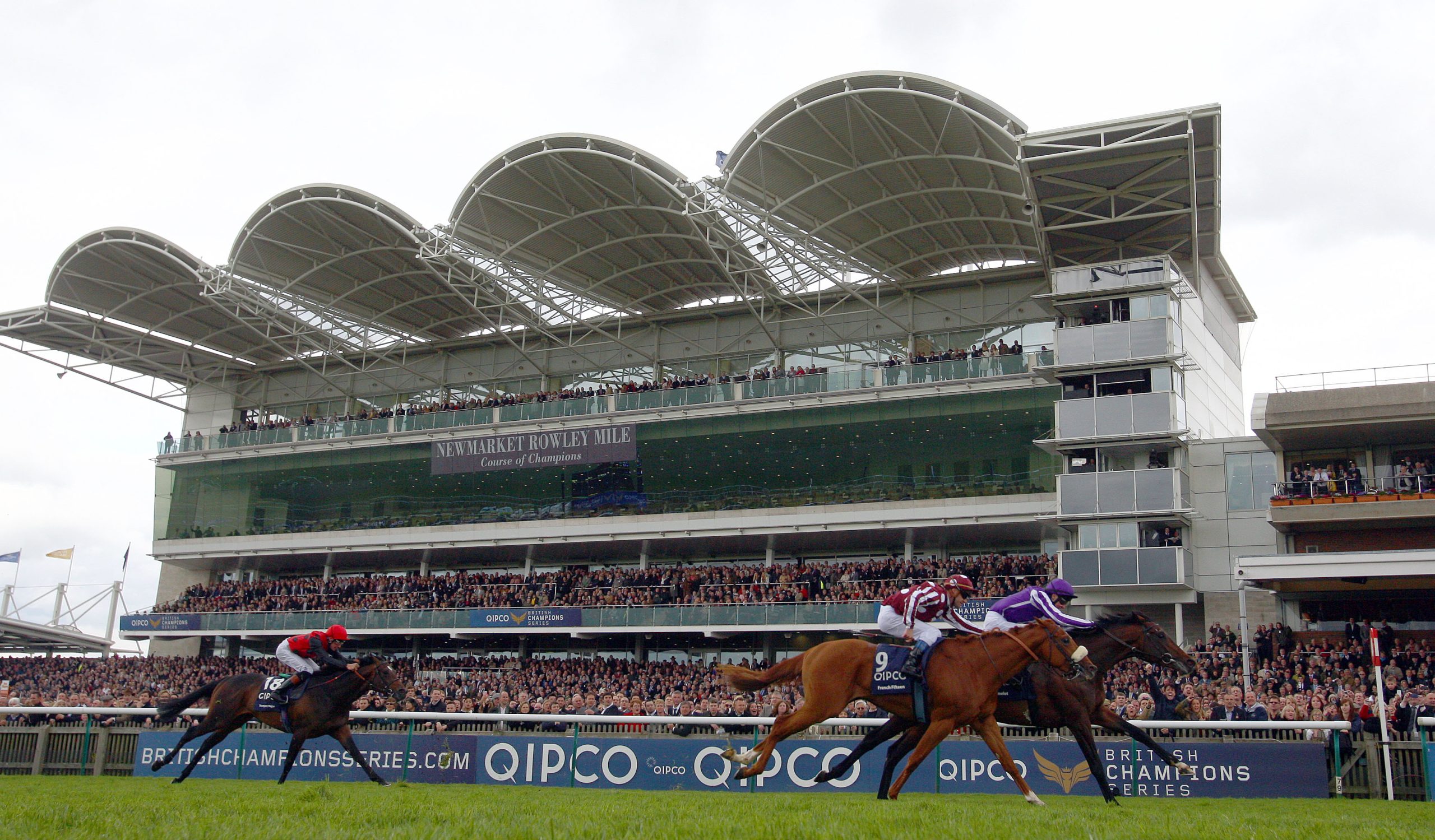 Camelot wins the 2000 Guineas
